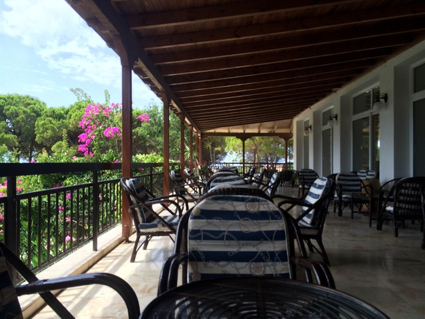 Imagen de los interiores del Hotel Irinna. Foto 8