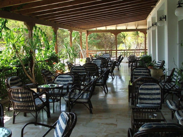 Imagen de los exteriores del Hotel Irinna. Foto 6