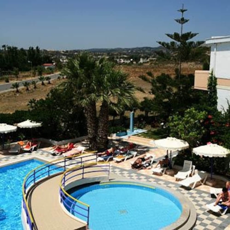 Imagen de la piscina del Hotel Irinna, Rodas. Foto 18