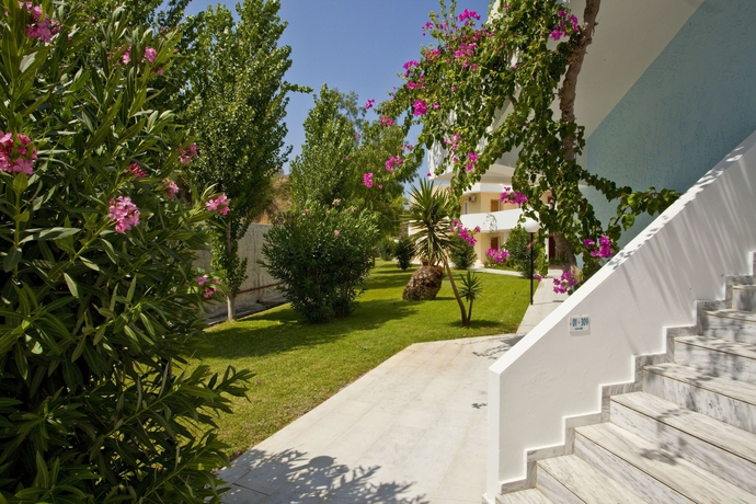 Imagen de los exteriores del Hotel Iris, AFANTOU. Foto 12