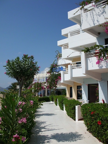 Imagen de los exteriores del Hotel Iris, AFANTOU. Foto 14