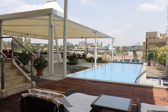 Imagen de la piscina del Hotel Iris, BANGALORE. Foto 5