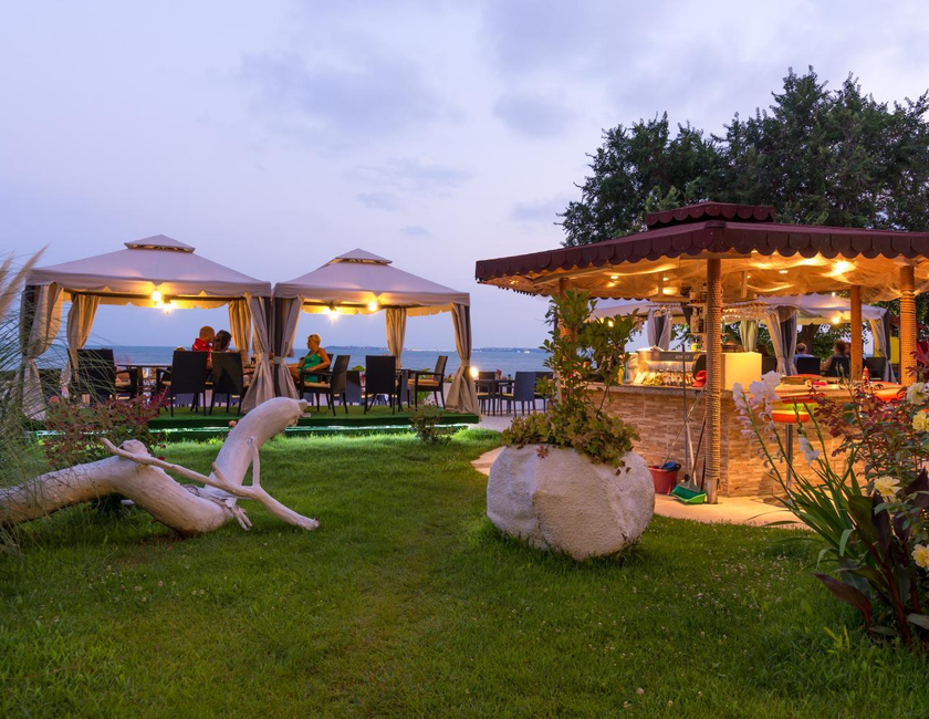Imagen general del Hotel Iris Beach - Half Board. Foto 9