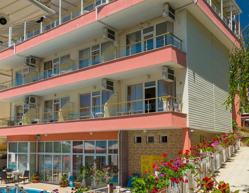 Imagen general del Hotel Iris Beach - Half Board. Foto 21