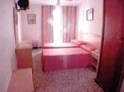 Imagen de la habitación del Hotel Iris, Benidorm Centro. Foto 17