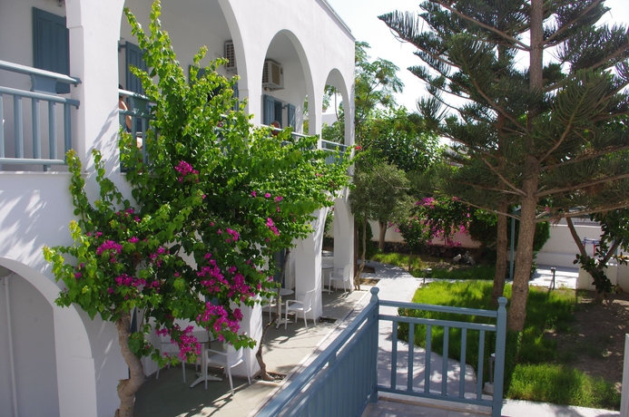 Imagen de los exteriores del Hotel Iris Boutique. Foto 7