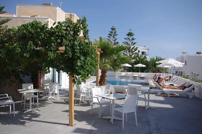 Imagen de la piscina del Hotel Iris Boutique. Foto 13