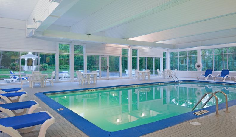 Imagen de la piscina del Hotel Iris Cape Cod. Foto 19