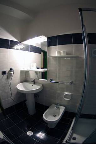 Imagen de la habitación del Hotel Iris Crillon. Foto 4