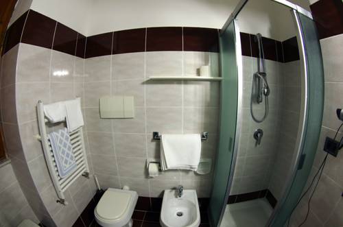 Imagen de la habitación del Hotel Iris Crillon. Foto 9