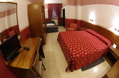 Imagen de la habitación del Hotel Iris Crillon. Foto 13