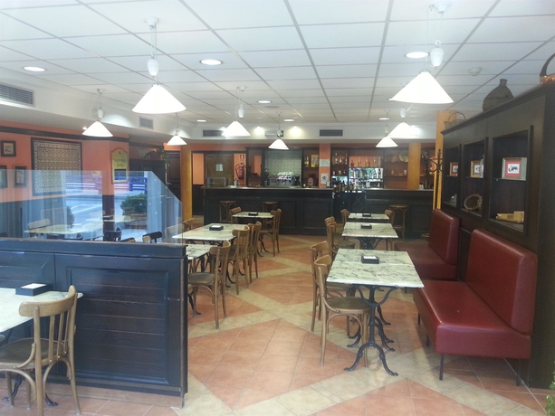 Imagen del bar/restaurante del Hotel Iris Guadalajara. Foto 2