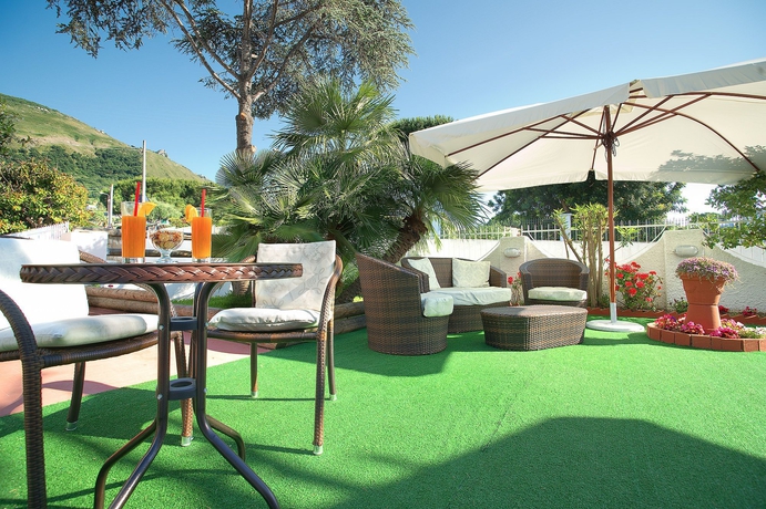 Imagen de los exteriores del Hotel Iris, Ischia. Foto 11