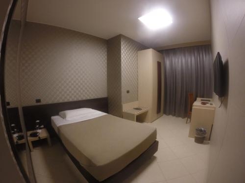 Imagen de la habitación del Hotel Iris Mhotel. Foto 10