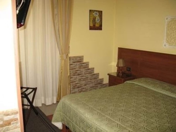 Imagen de la habitación del Hotel Iris, N&aacute;poles. Foto 2