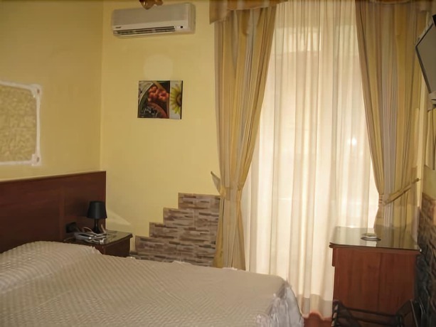 Imagen de la habitación del Hotel Iris, N&aacute;poles. Foto 6