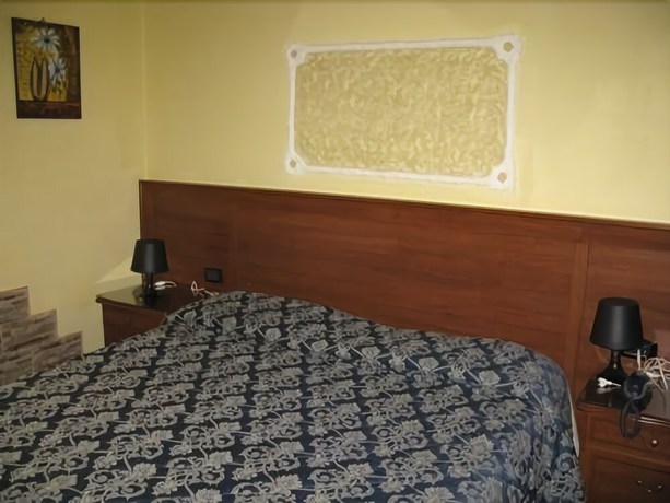 Imagen de la habitación del Hotel Iris, N&aacute;poles. Foto 8
