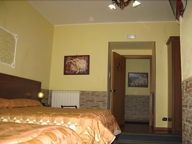Imagen de la habitación del Hotel Iris, N&aacute;poles. Foto 9