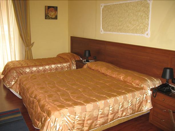 Imagen de la habitación del Hotel Iris, N&aacute;poles. Foto 13