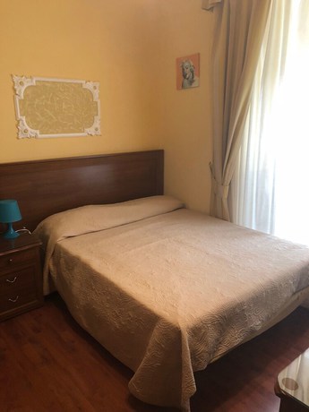 Imagen de la habitación del Hotel Iris, N&aacute;poles. Foto 14