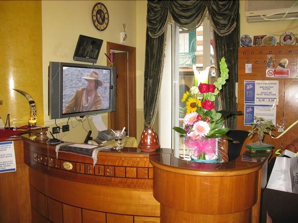 Imagen general del Hotel Iris, Nápoles. Foto 1