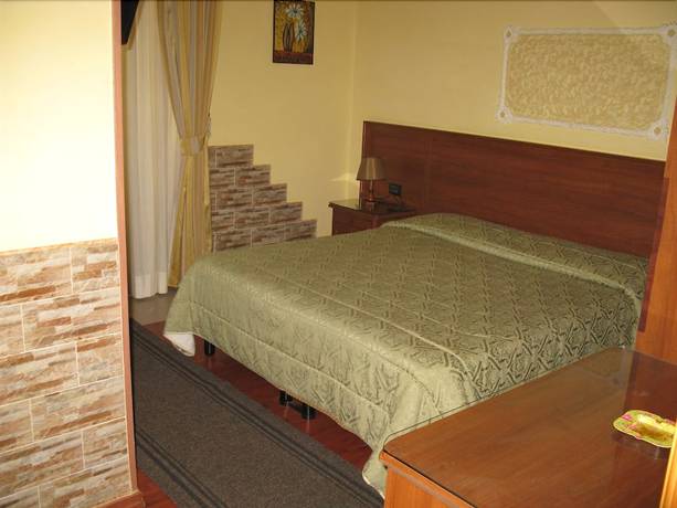 Imagen de la habitación del Hotel Iris, N&aacute;poles. Foto 19