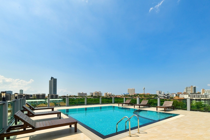 Imagen de la piscina del Hotel Iris Palace. Foto 15