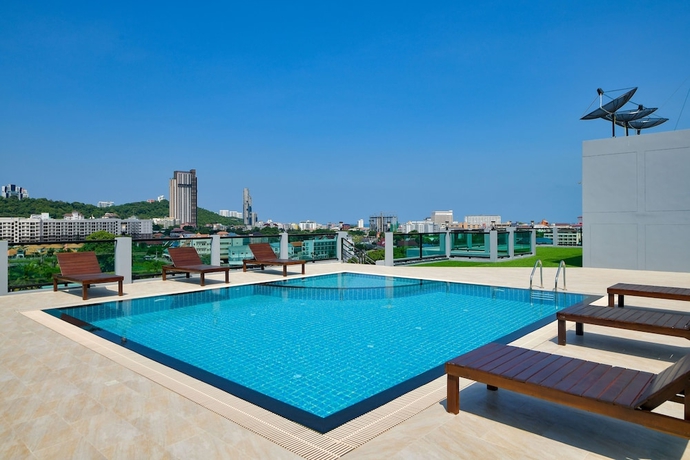 Imagen de la piscina del Hotel Iris Palace. Foto 18