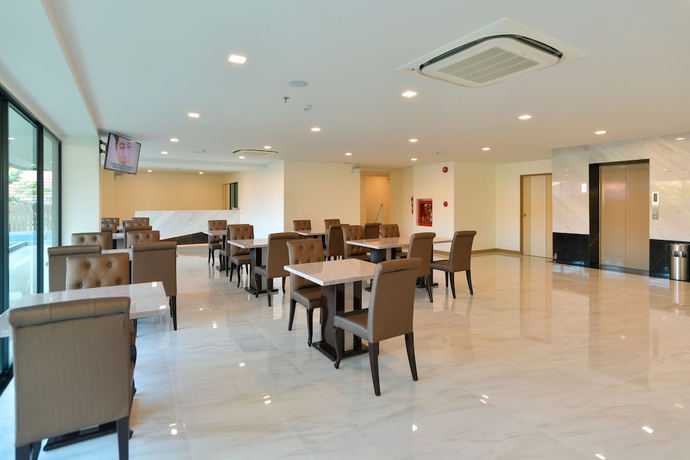 Imagen del bar/restaurante del Hotel Iris Palace. Foto 4