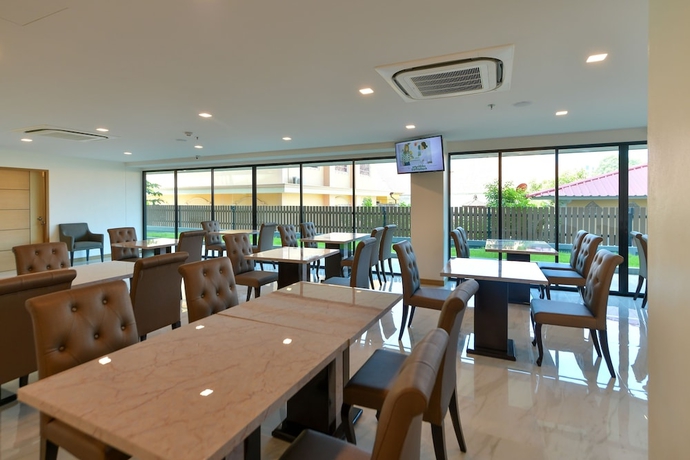 Imagen del bar/restaurante del Hotel Iris Palace. Foto 5