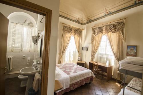 Imagen de la habitación del Hotel Iris, Perugia. Foto 10