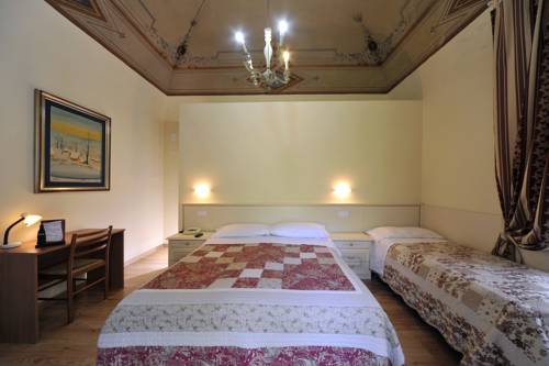 Imagen de la habitación del Hotel Iris, Perugia. Foto 15