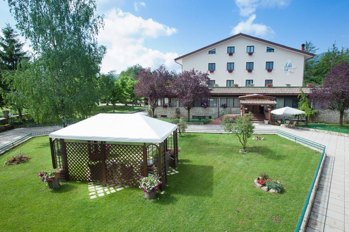 Imagen de los exteriores del Hotel Iris, Pescasseroli. Foto 7