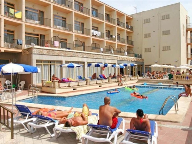 Imagen de la piscina del Hotel Iris, Playa de Palma. Foto 5
