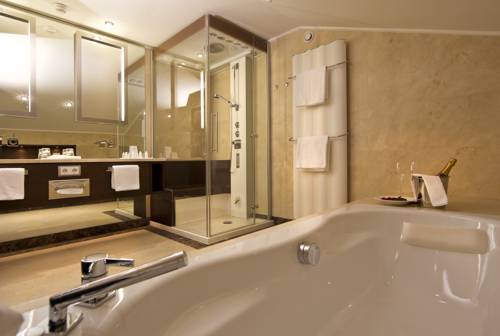 Imagen de la habitación del Hotel Iris Porsche and Restaurant. Foto 16
