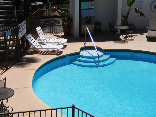 Imagen de la piscina del Hotel Iris - San Diego. Foto 14