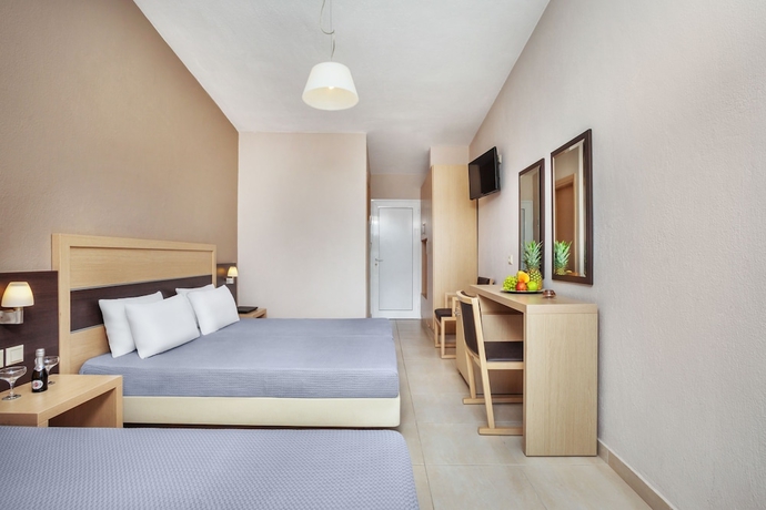 Imagen de la habitación del Hotel Iris, Siviri. Foto 13