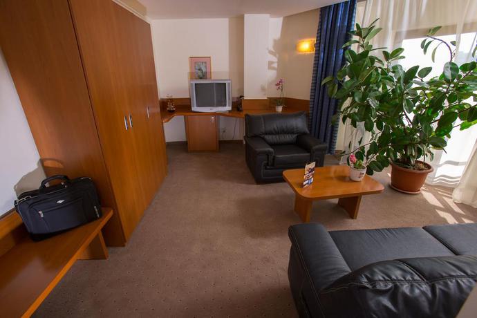 Imagen de la habitación del Hotel Irisa. Foto 13