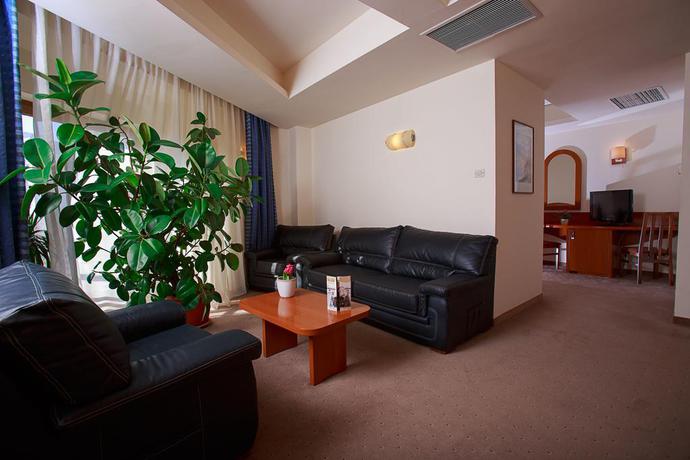 Imagen de la habitación del Hotel Irisa. Foto 14