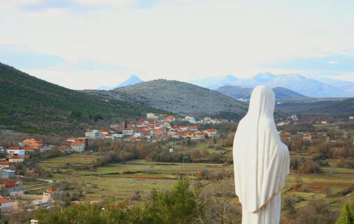 Imagen de los exteriores del Hotel Irish House Medjugorje. Foto 10