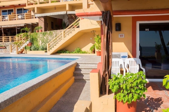 Imagen de la piscina del Hotel Irma. Foto 13