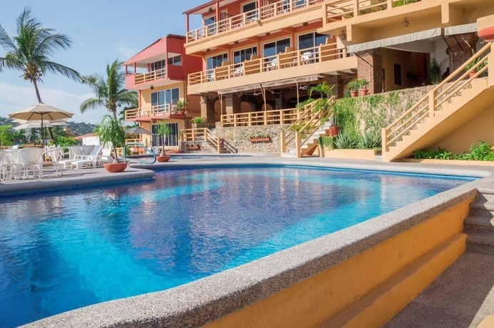 Imagen de la piscina del Hotel Irma. Foto 15