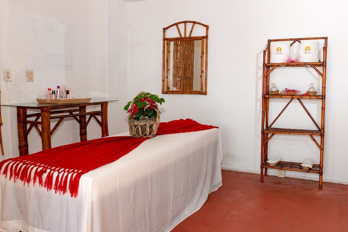 Imagen de la piscina del Hotel Irma. Foto 17