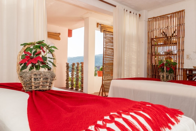 Imagen de la piscina del Hotel Irma. Foto 18