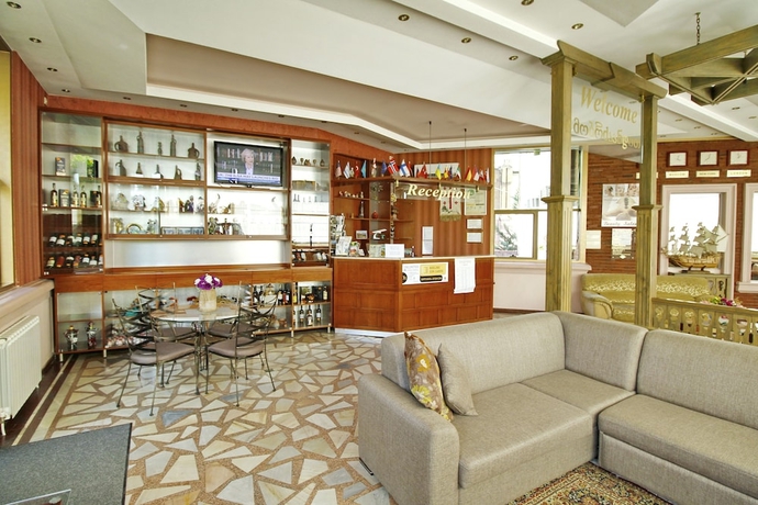 Imagen de los interiores del Hotel Irmeni. Foto 17