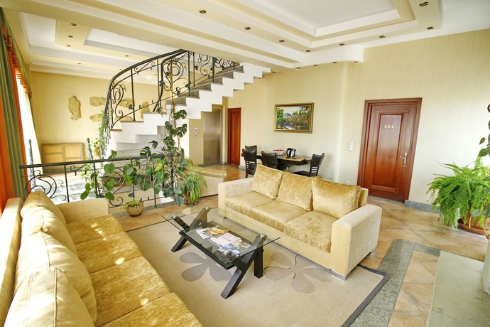 Imagen de los interiores del Hotel Irmeni. Foto 18