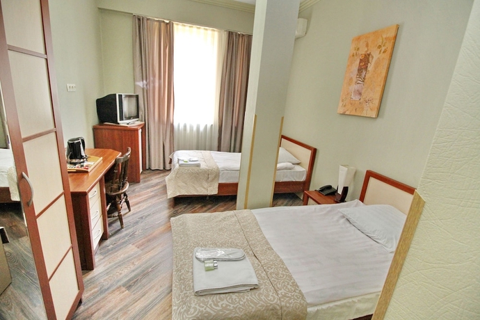 Imagen de la habitación del Hotel Irmeni. Foto 13