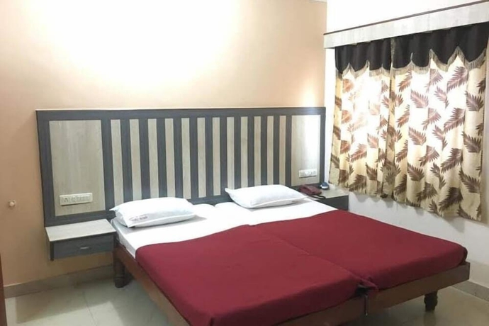 Imagen de la habitación del Hotel Iroomz Amrutha Residency. Foto 3