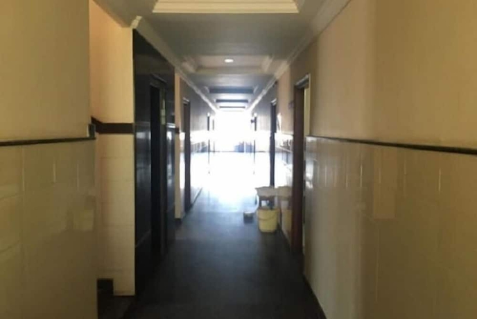 Imagen de los interiores del Hotel Iroomz Amrutha Residency. Foto 17