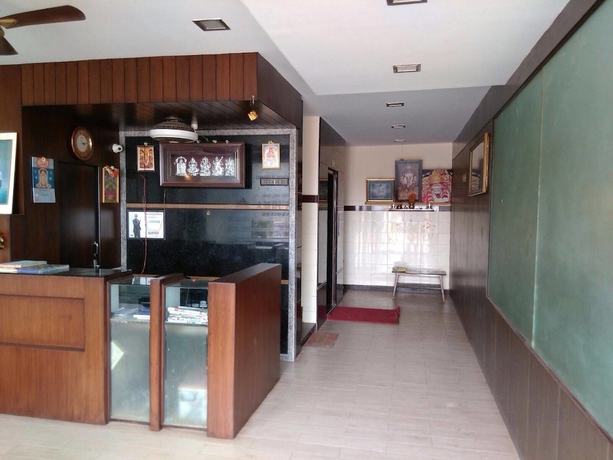 Imagen de los interiores del Hotel Iroomz Amrutha Residency. Foto 18